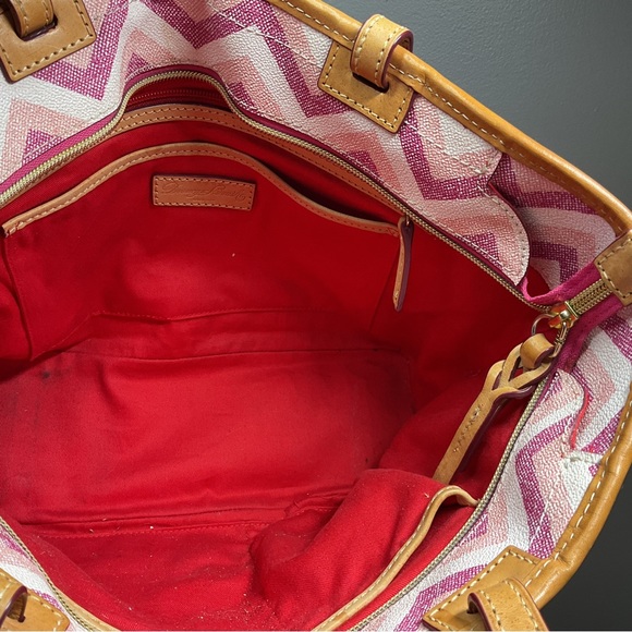 Dooney & Bourke pink chevron tote bag - Picture 5 of 13